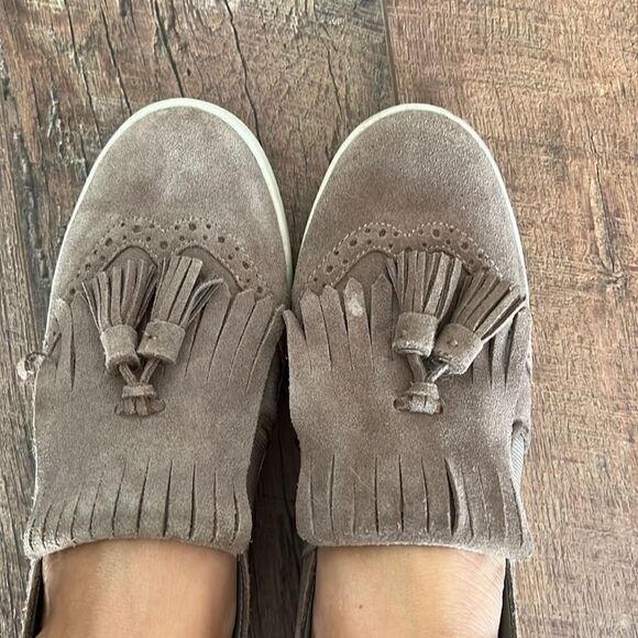 COM+SENS | Tassel Fringe Mirania Sneakers Sz 8 Women   Color: Greige - Picture 1 of 14